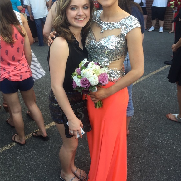 GORGEOUS PROM DRESS - Picture 6 of 8